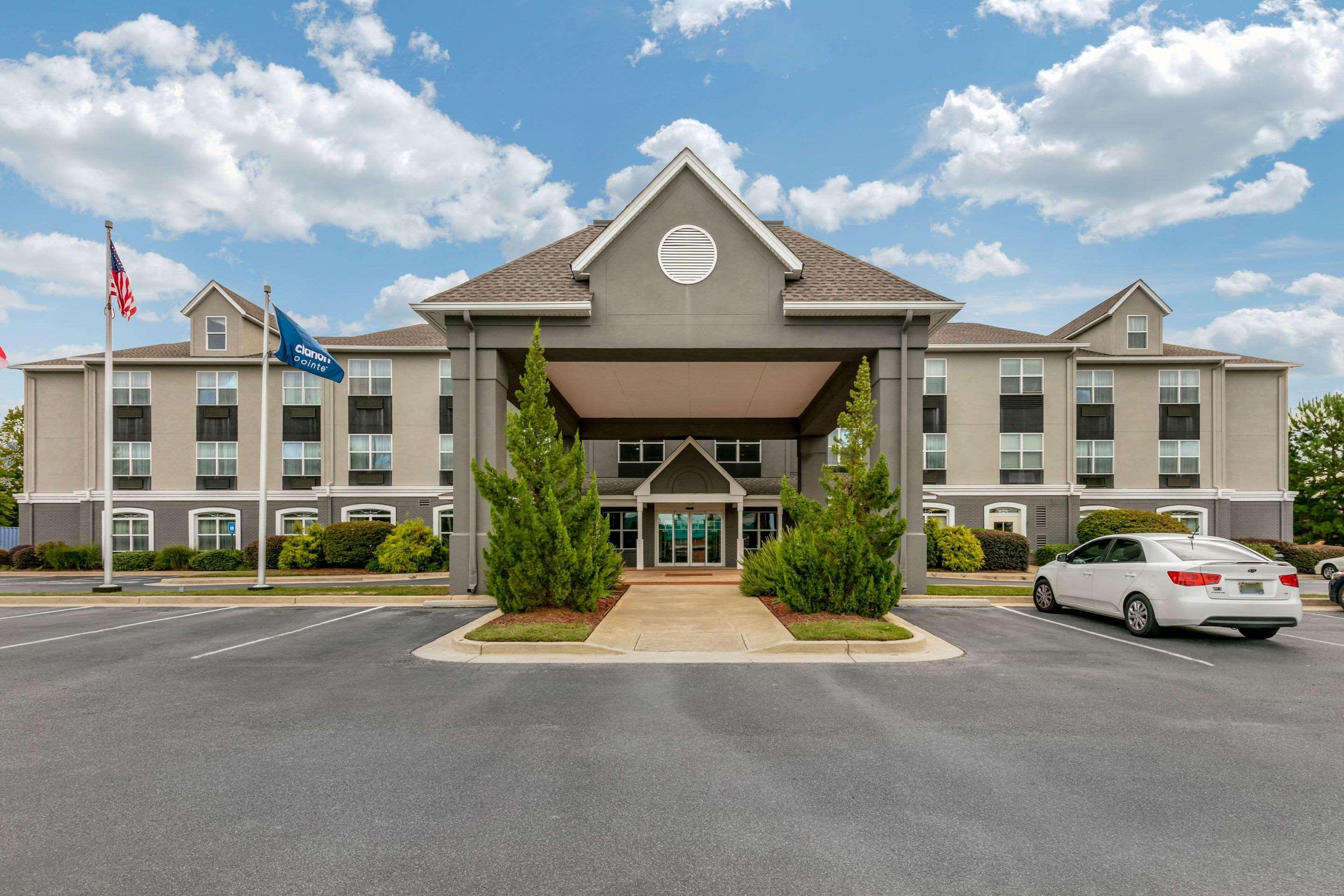 Clarion Pointe Columbus-Bradley Park Exterior foto