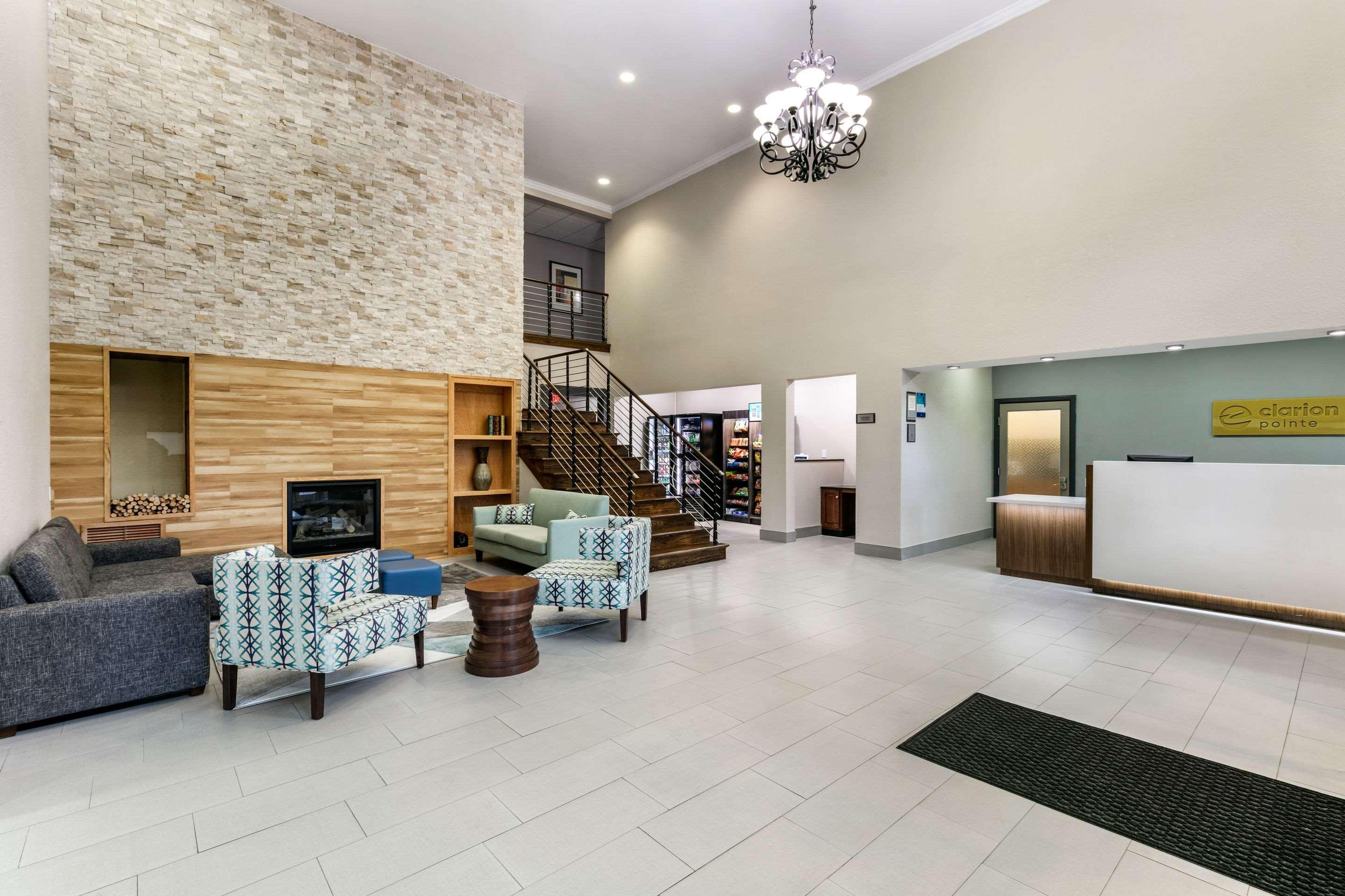 Clarion Pointe Columbus-Bradley Park Exterior foto