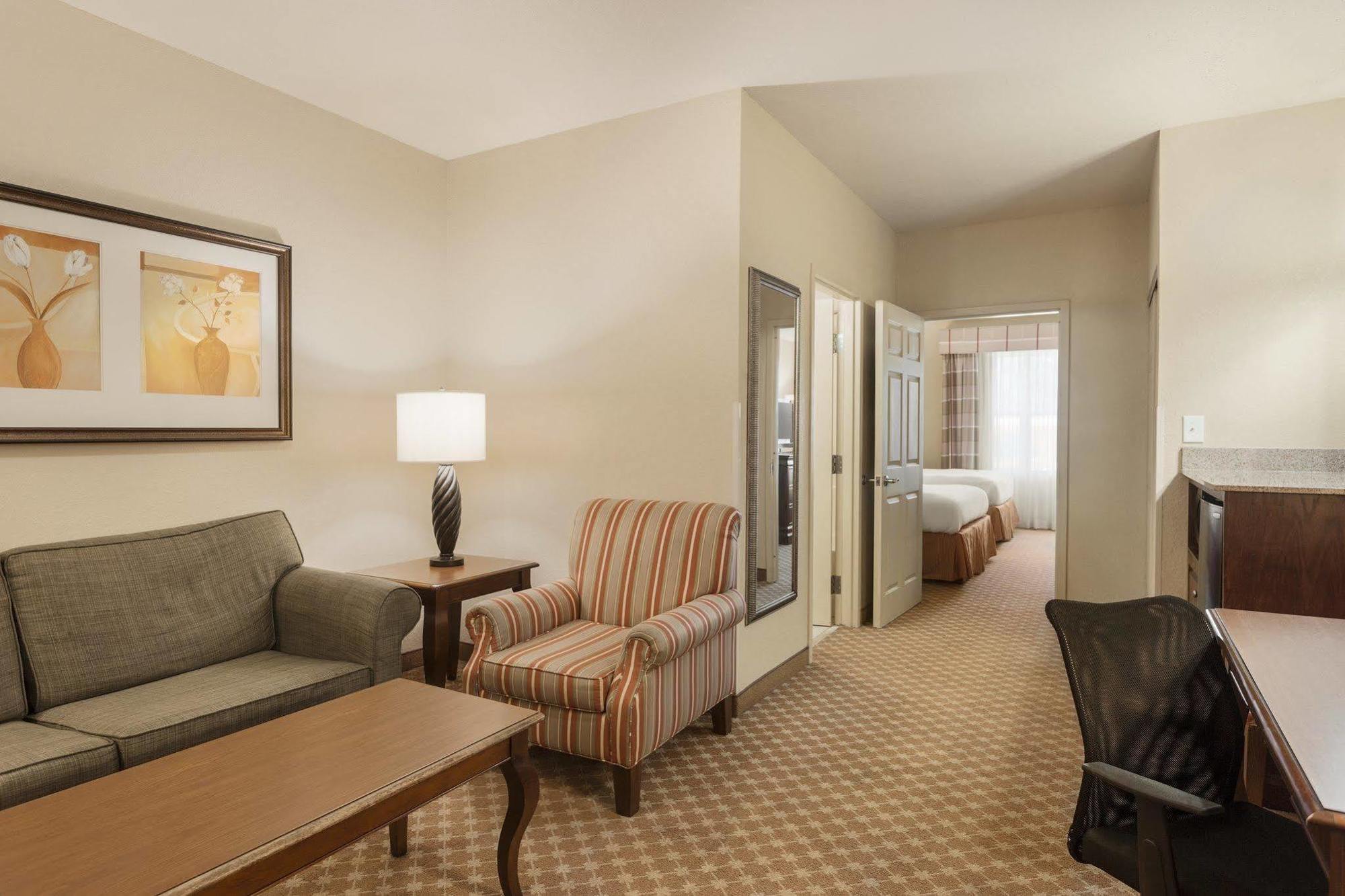 Clarion Pointe Columbus-Bradley Park Exterior foto