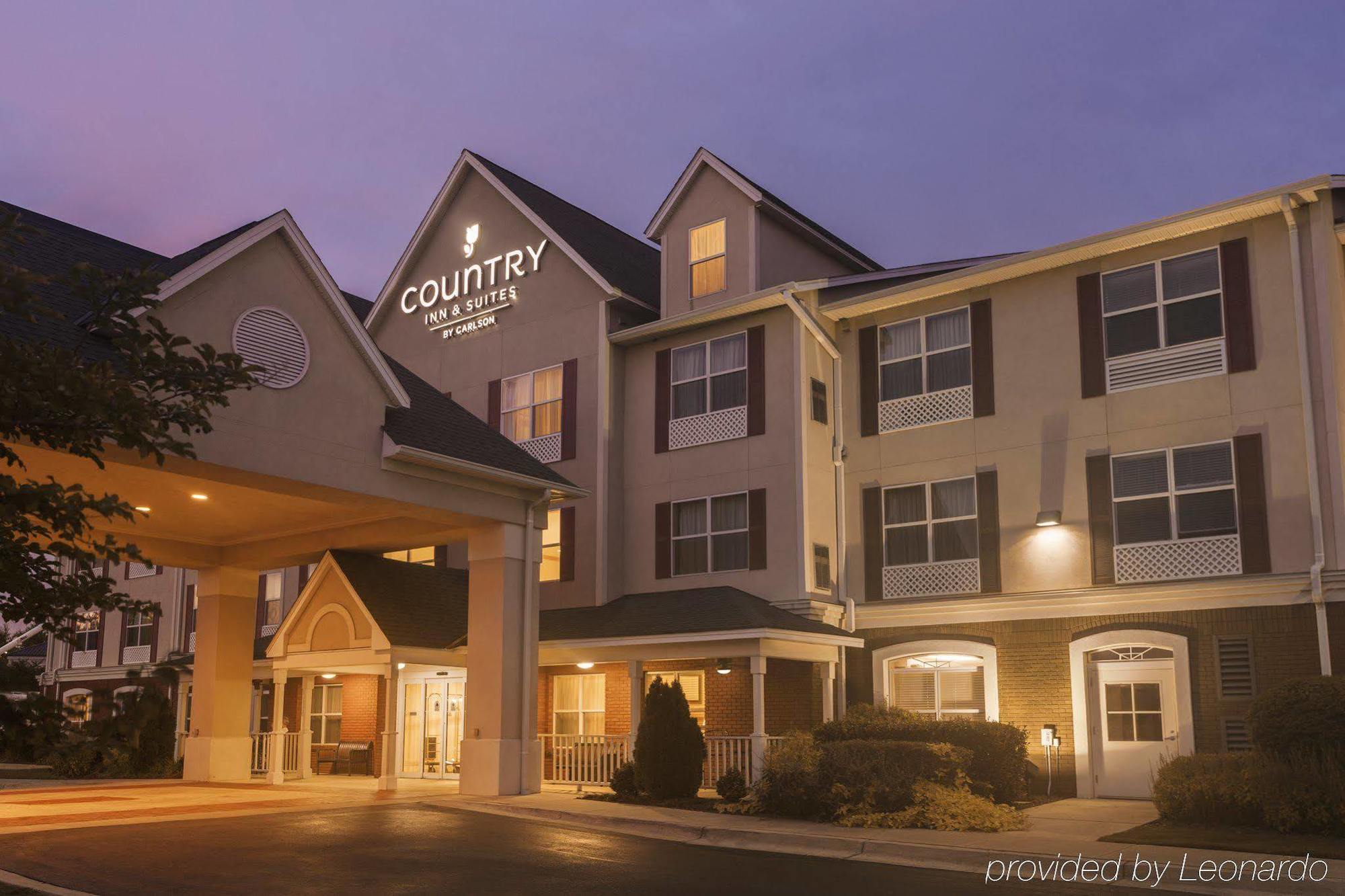 Clarion Pointe Columbus-Bradley Park Exterior foto