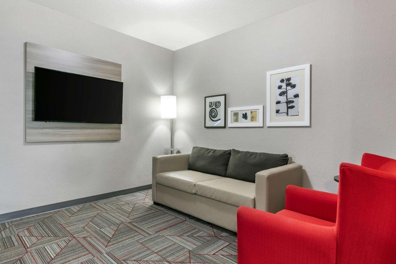 Clarion Pointe Columbus-Bradley Park Exterior foto